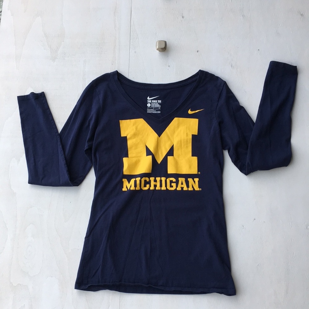 The Nike Tee Navy Blue and Yellow Michigan Long Sleeve V-neck Tee SZ S.